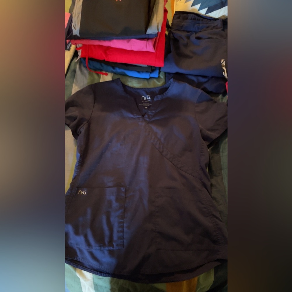 Scrub top bundle - Picture 10 of 10